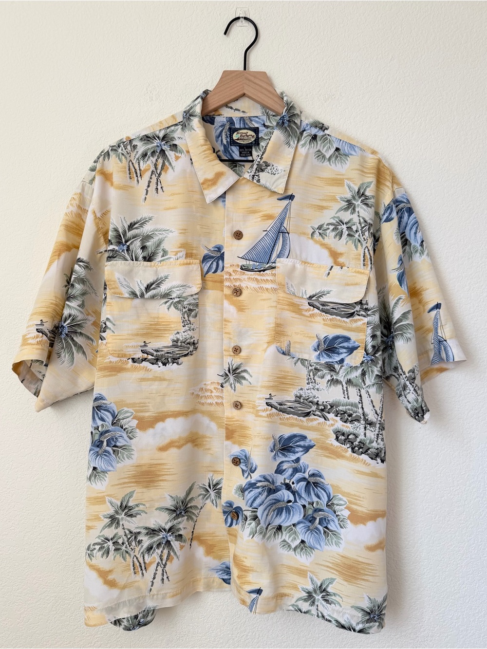 Tommy Bahama Shirt Mens Large Yellow 100% Rayon Flap Pockets Loop Collar Beach